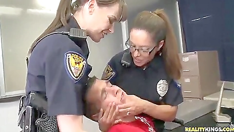 Slutty girl take vanessa into an balcony